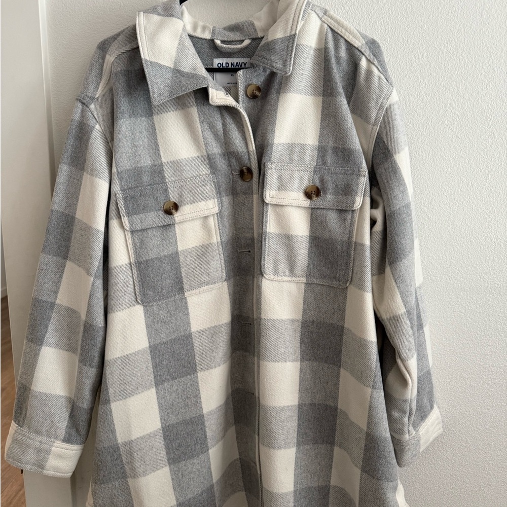 Old Navy Gray and Cream Checkered Overshirt